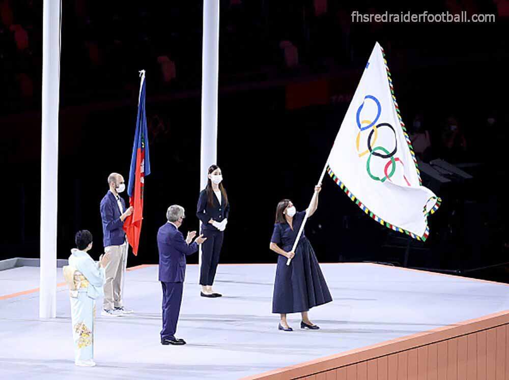 โตเกียว ส่งไม้กระบองโอลิมปิกต่อไปยังปารีส โตเกียวดับไฟโอลิมปิกเมื่อวันอาทิตย์ที่ผ่านมาในพิธีที่สะท้อนการยับยั้งการแข่งขันที่จัดขึ้นโดยไม่มีผู้ชม